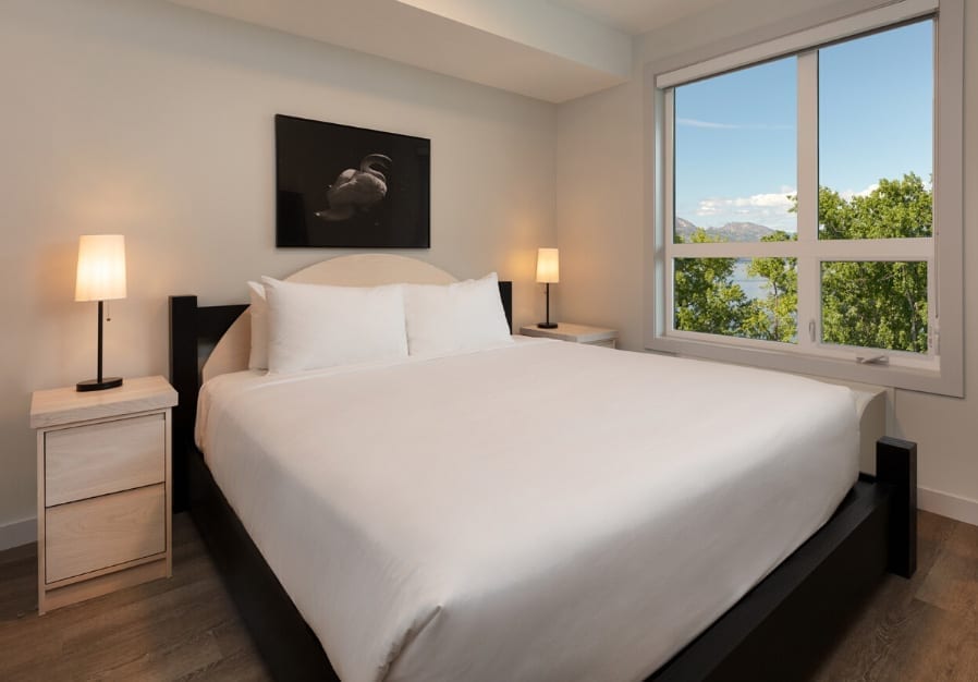 1 Bedroom Plus Den Vacation Rental Suite